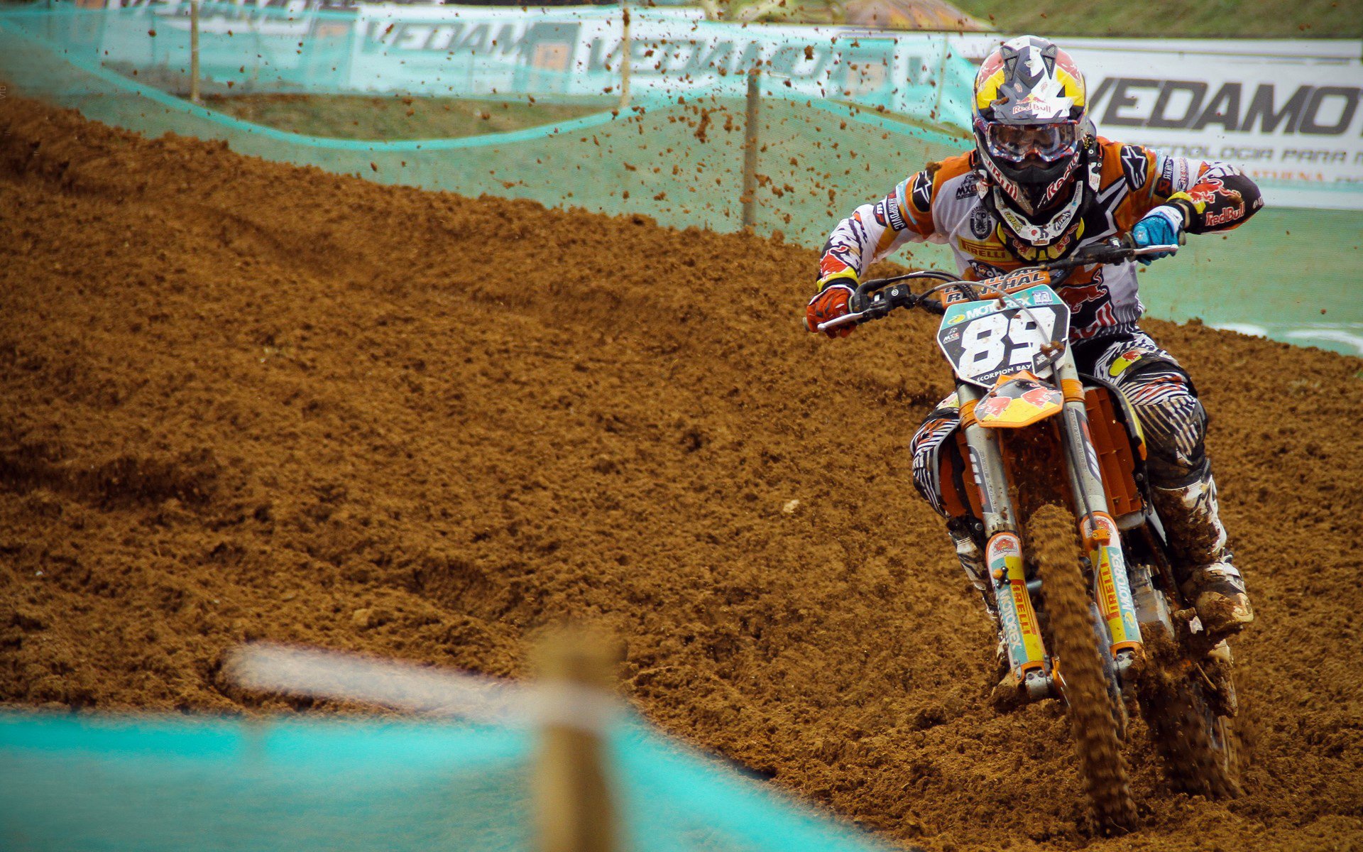 “自由人”机制释放中场创造力，改变球队战术格局