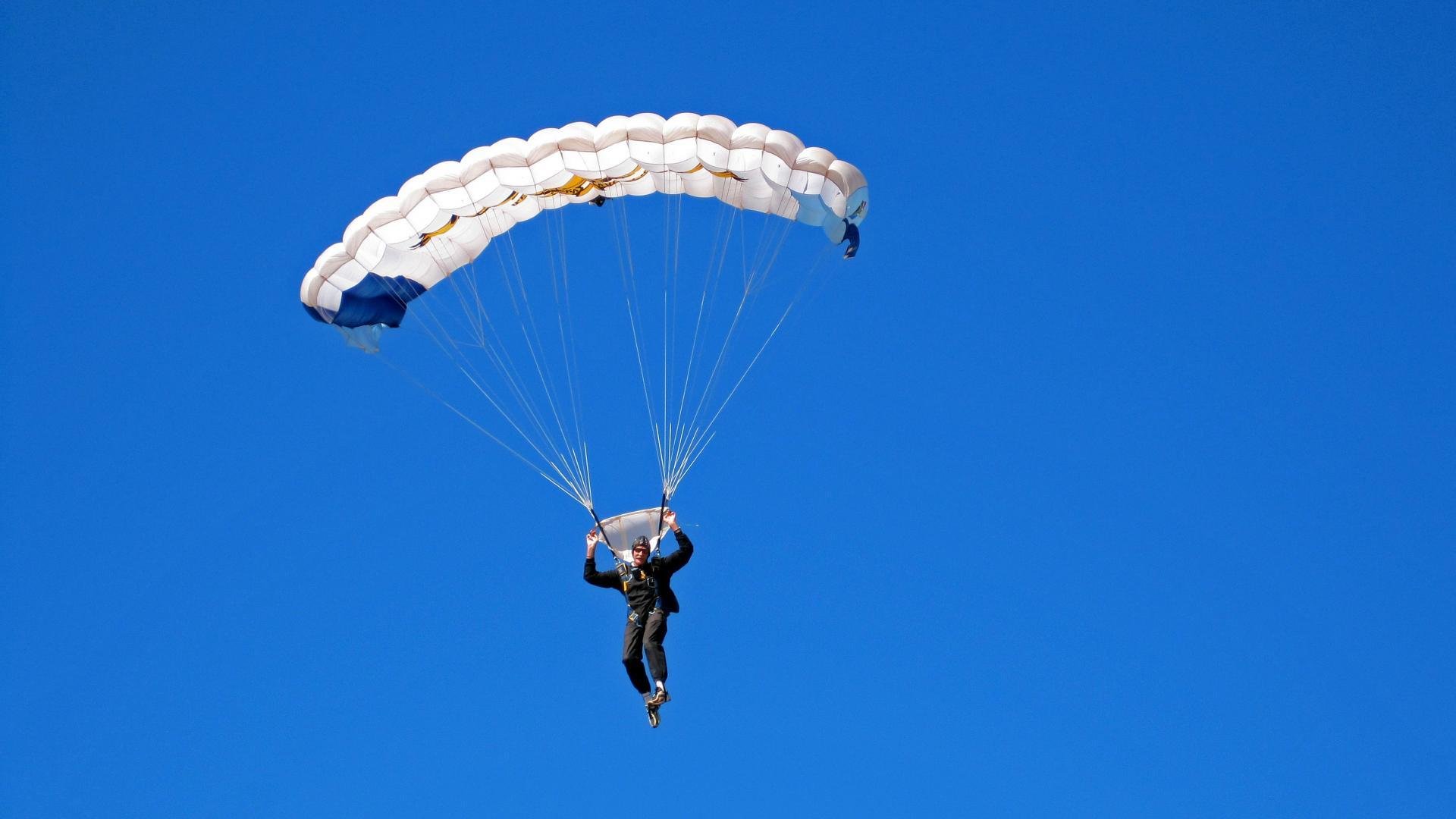 《冠军》报道:张雨霏再攀高峰,张雨霏夺冠历程